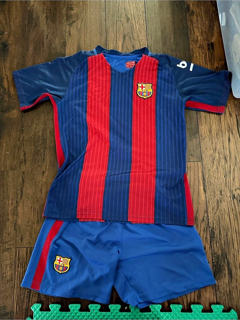 FC Barcelona soccer kit Striped Soccer Kit Size large shirt  14 bottoms
